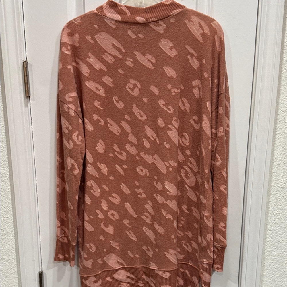 Women's Rust Leopard Print Oversized Sweater size M - Picture 7 of 7